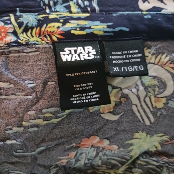 Men's STAR WARS HAWAIIAN SHIRT SIZE XL WITH BABY YODA PRINT - Picture 2 of 5